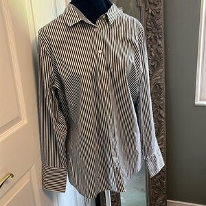 NWT Riley tailored fit button down blouse